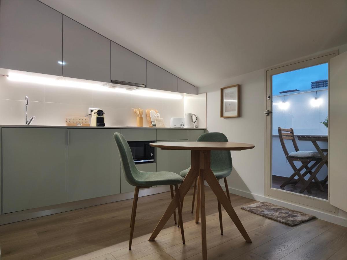 Wood Essence Apartment - Cozy Balcony Coimbra Bagian luar foto