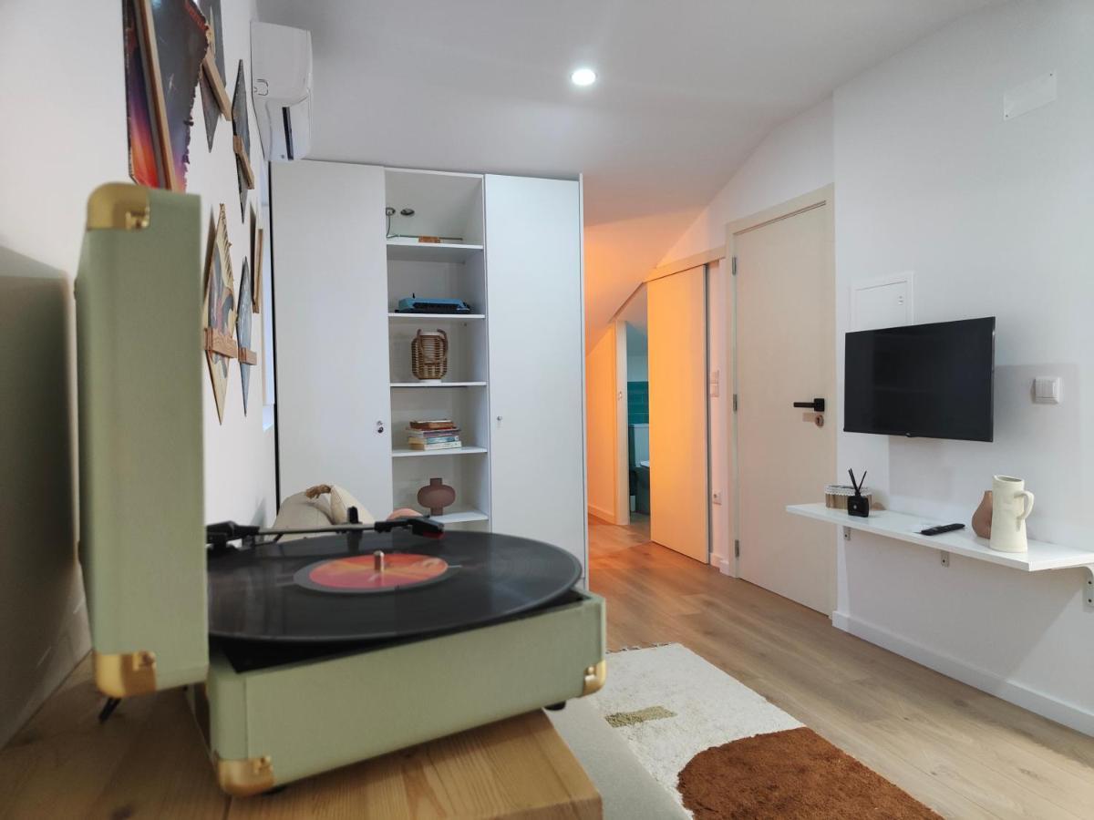 Wood Essence Apartment - Cozy Balcony Coimbra Bagian luar foto